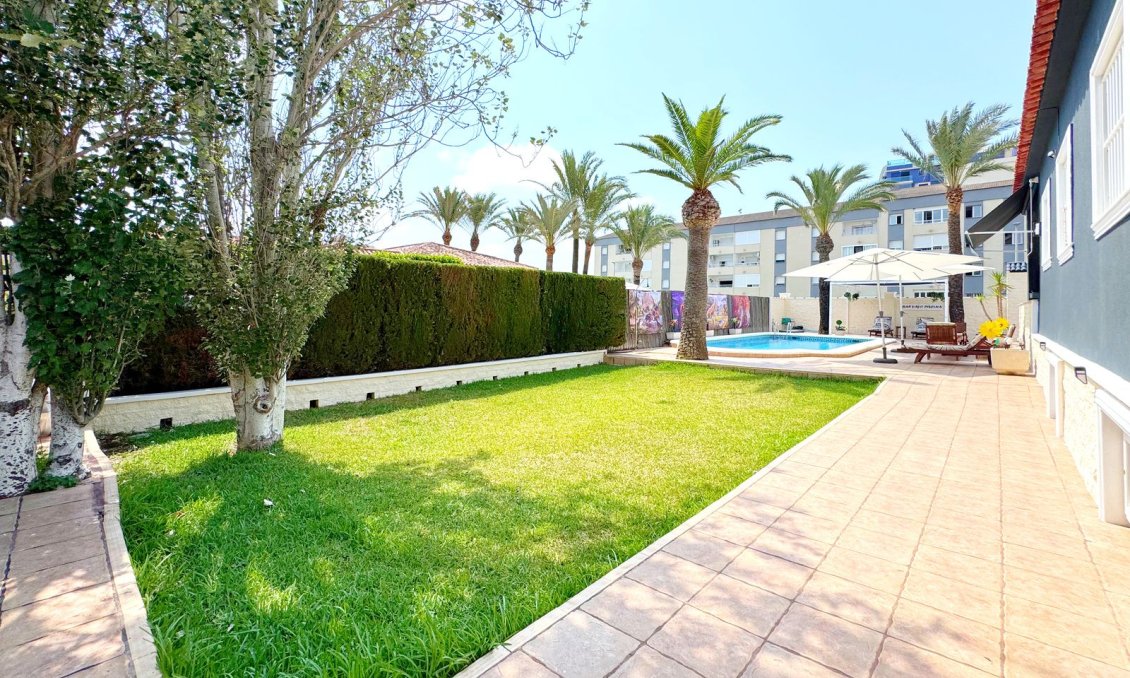 Segunda mano - Villa -
Torrevieja - Costa Blanca