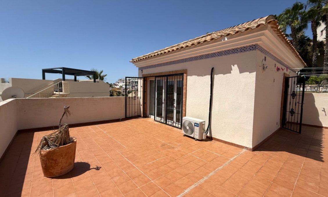 Wiederverkauf - Villa -
Orihuela - Inland