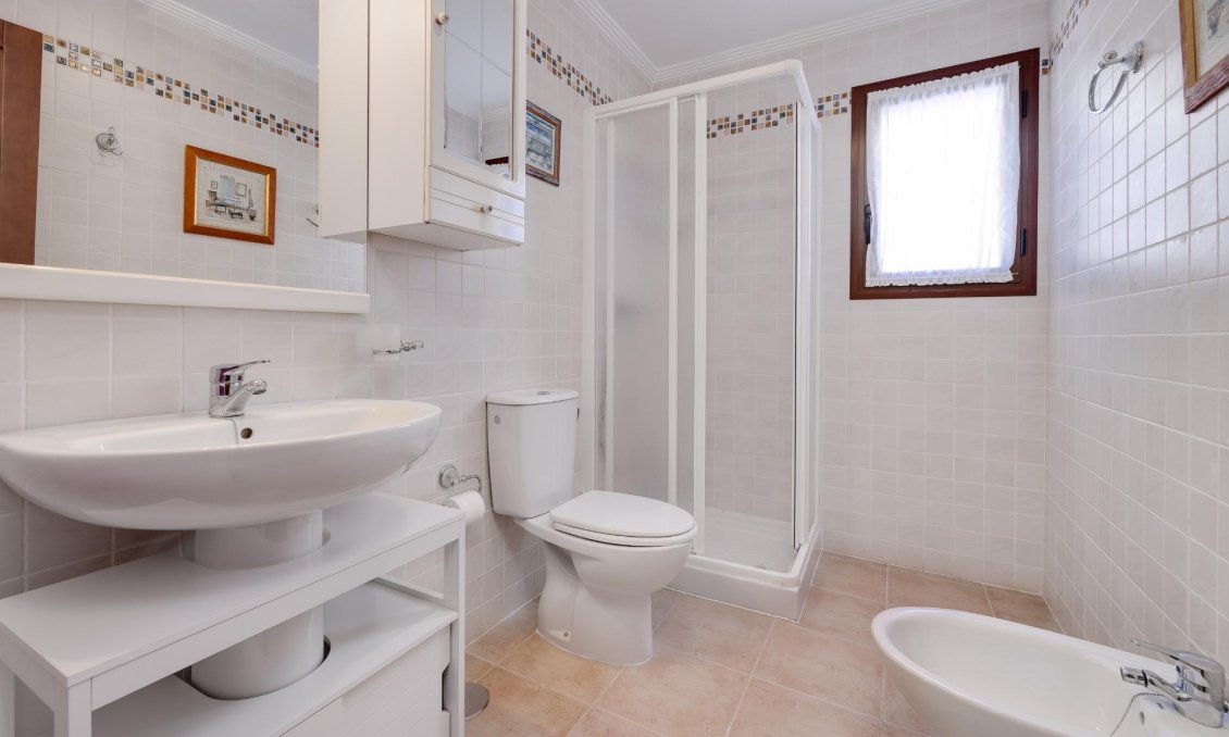 Segunda mano - Bungalow -
Torrevieja - Torrejón