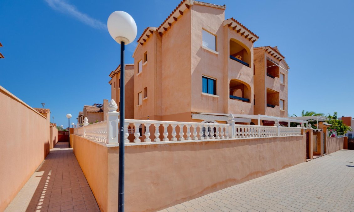 Segunda mano - Bungalow -
Torrevieja - Torrejón