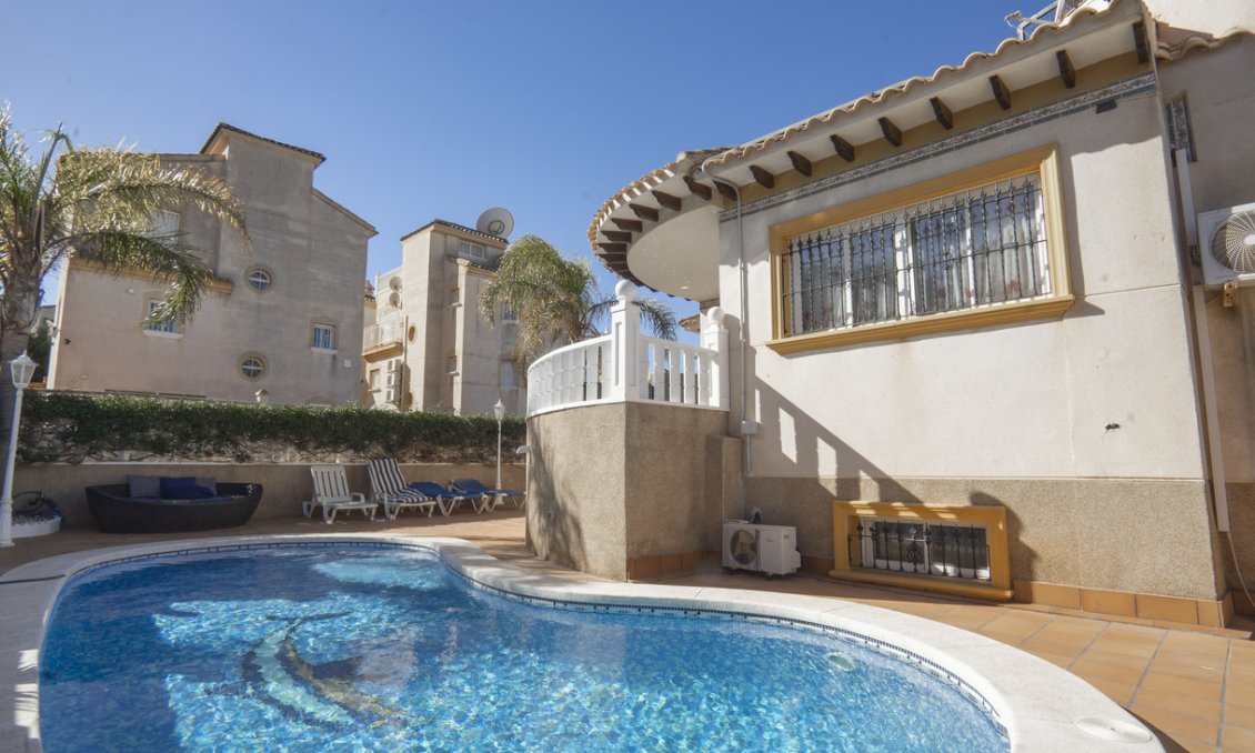 Segunda mano - Villa -
Villamartin - Costa Blanca