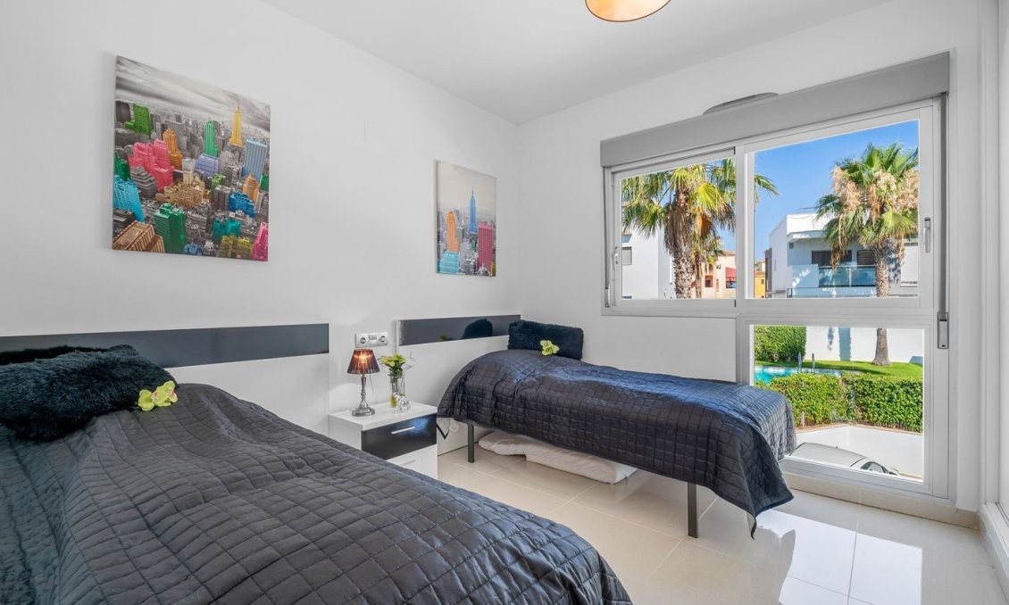 Segunda mano - Bungalow -
Punta Prima - Costa Blanca