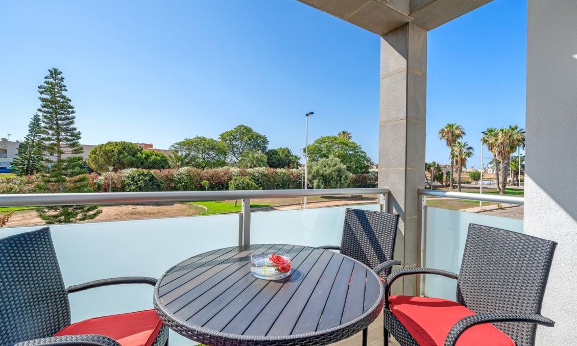 Segunda mano - Bungalow -
Punta Prima - Costa Blanca