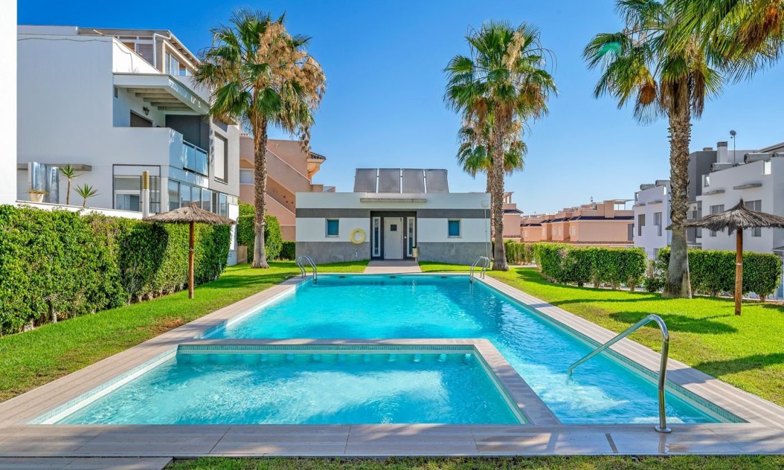 Segunda mano - Bungalow -
Punta Prima - Costa Blanca