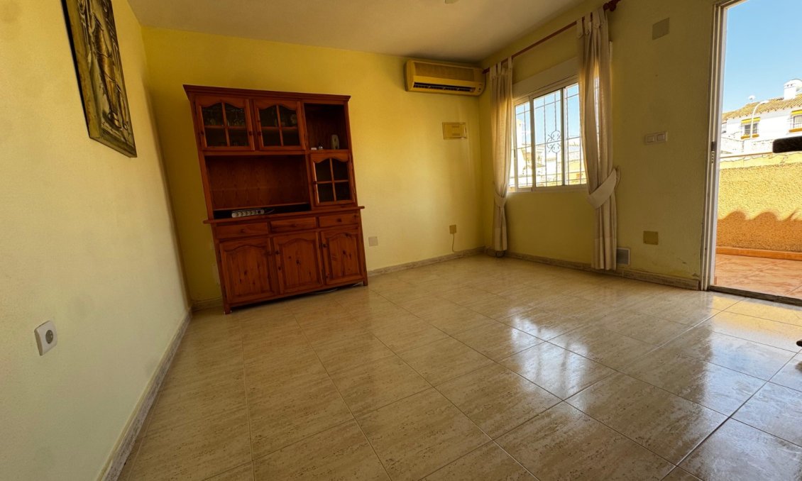 Segunda mano - Apartamento -
San Miguel de Salinas - Inland