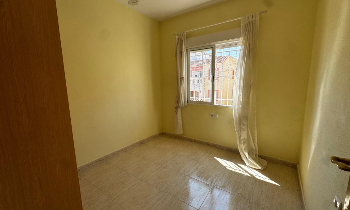 Segunda mano - Apartamento -
San Miguel de Salinas - Inland