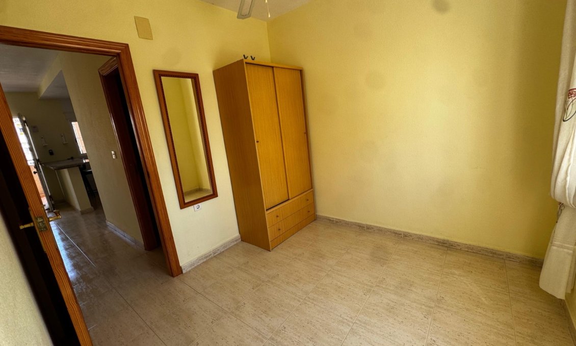 Segunda mano - Apartamento -
San Miguel de Salinas - Inland