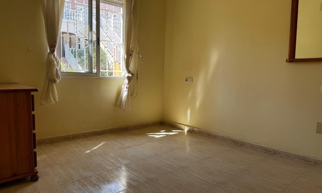 Segunda mano - Apartamento -
San Miguel de Salinas - Inland