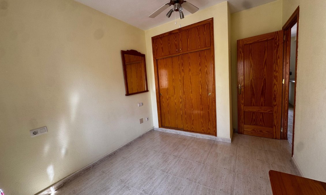 Segunda mano - Apartamento -
San Miguel de Salinas - Inland