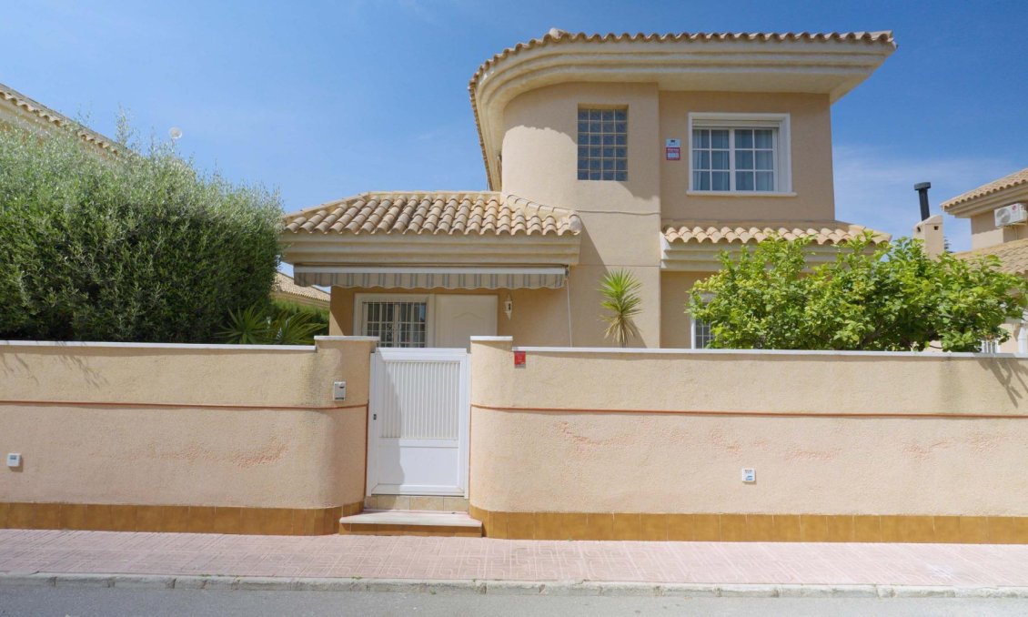Segunda mano - Villa -
Orihuela Costa - Punta Prima