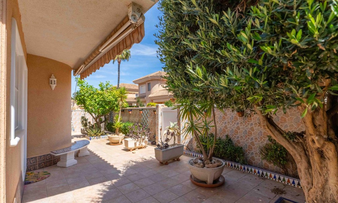 Segunda mano - Villa -
Orihuela Costa - Punta Prima
