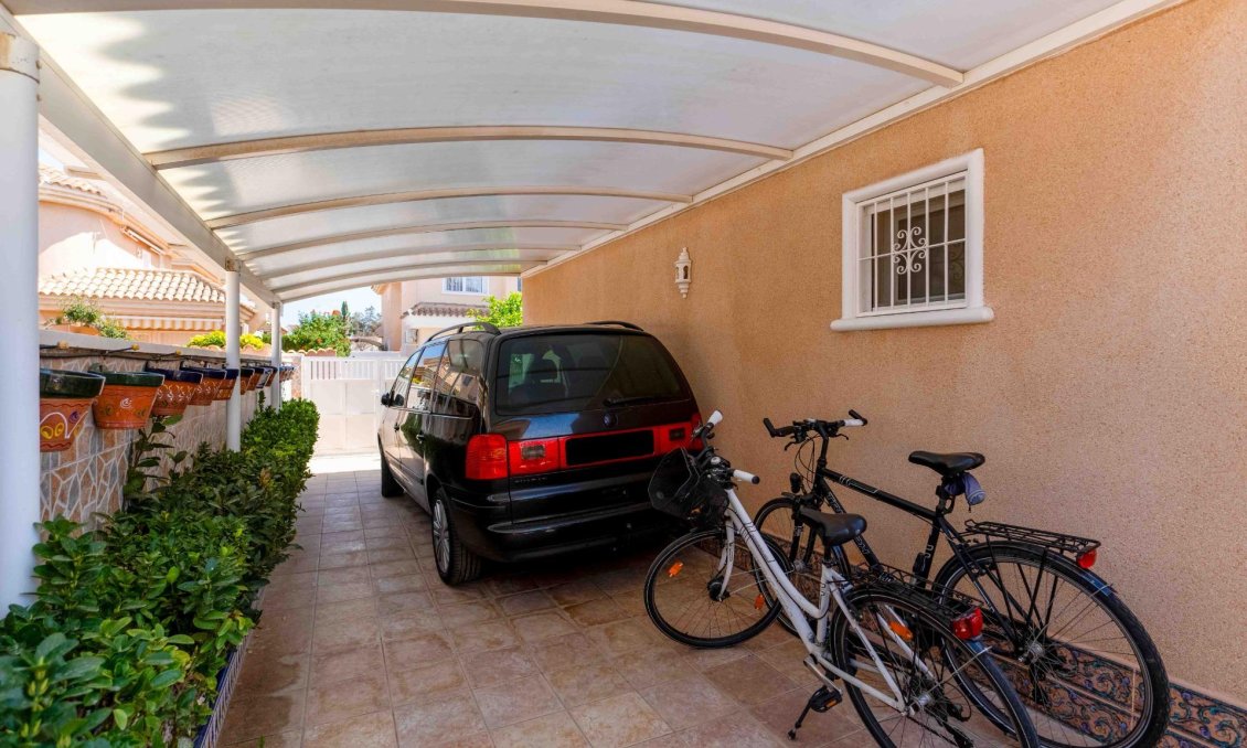 Segunda mano - Villa -
Orihuela Costa - Punta Prima