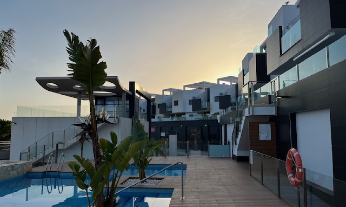 Segunda mano - Apartamento -
El Raso - Costa Blanca