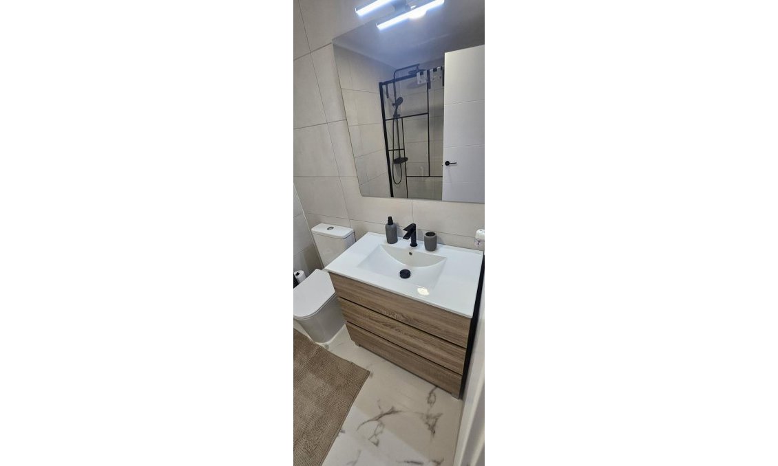 Segunda mano - Apartamento -
Orihuela Costa - Punta Prima