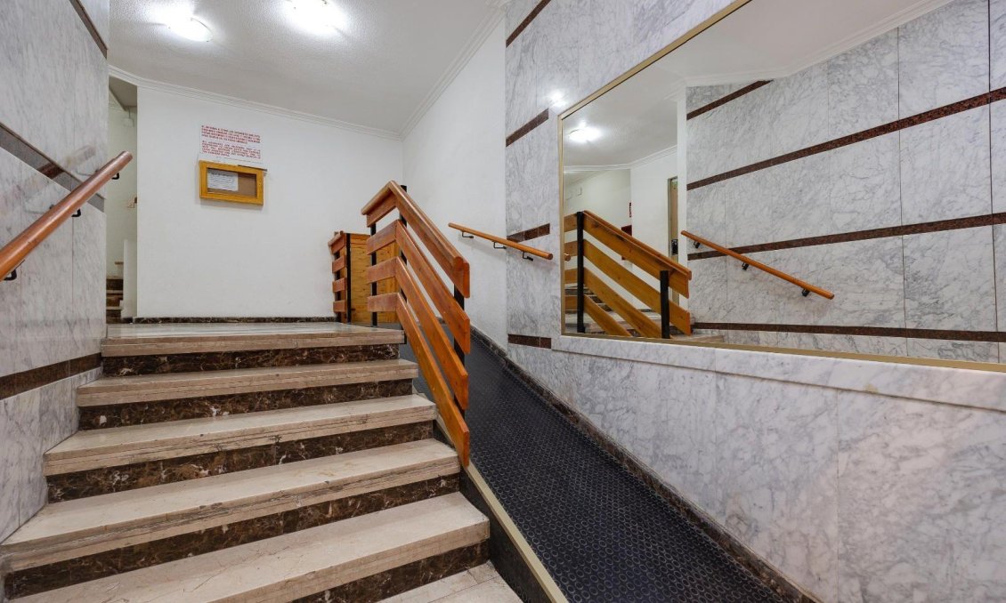 Segunda mano - Apartamento -
Torrevieja - Centro