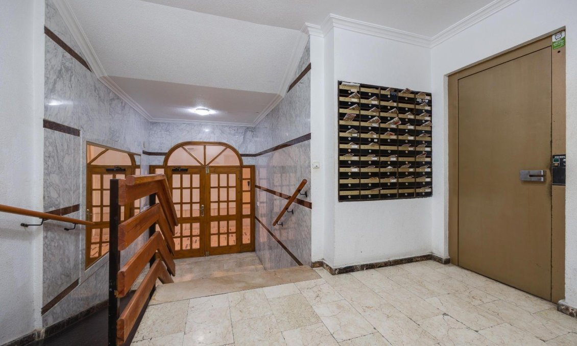 Segunda mano - Apartamento -
Torrevieja - Centro