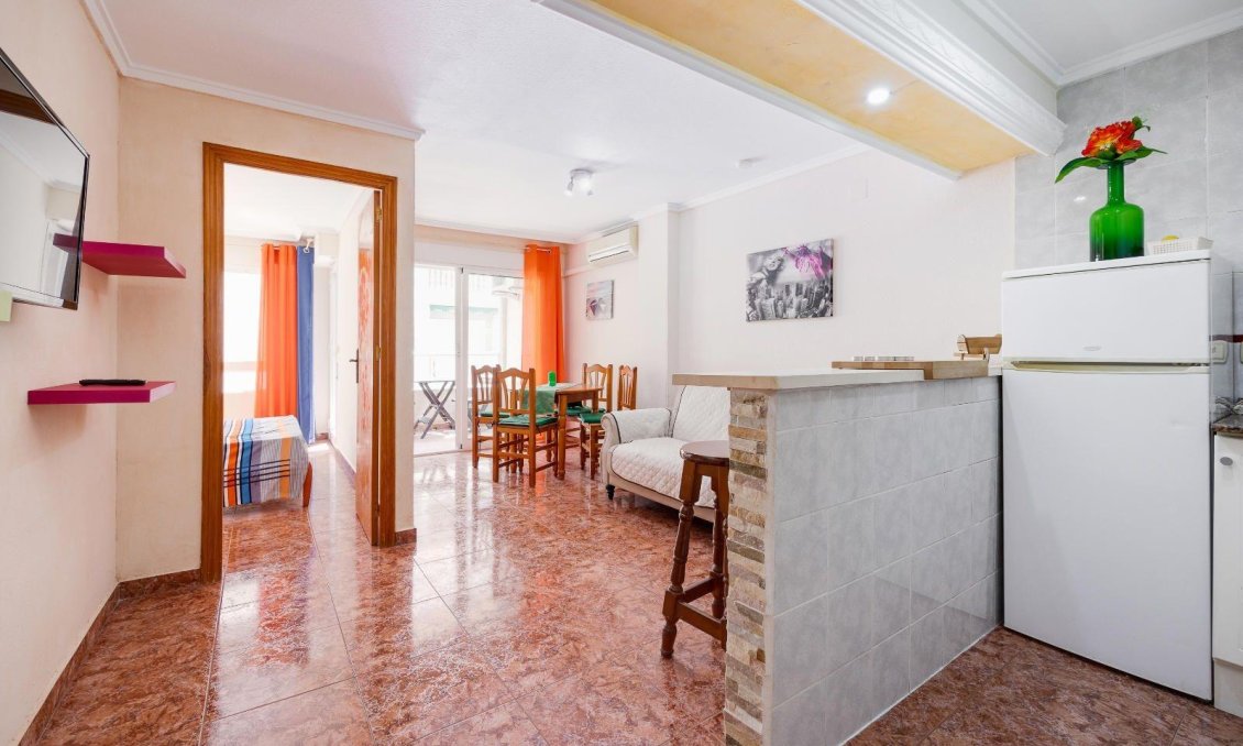 Segunda mano - Apartamento -
Torrevieja - Centro