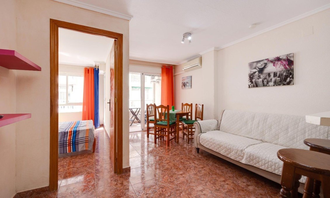 Segunda mano - Apartamento -
Torrevieja - Centro