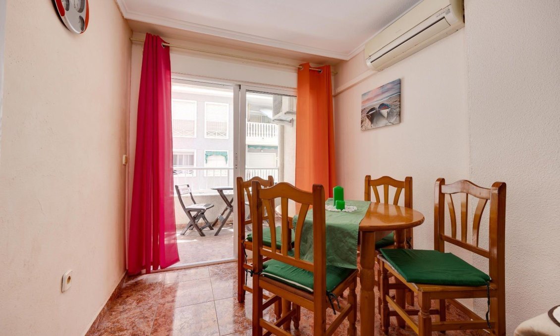 Segunda mano - Apartamento -
Torrevieja - Centro