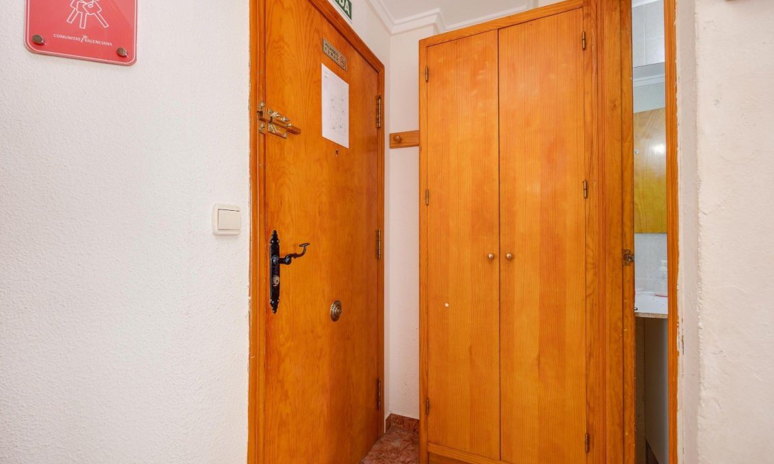 Segunda mano - Apartamento -
Torrevieja - Centro
