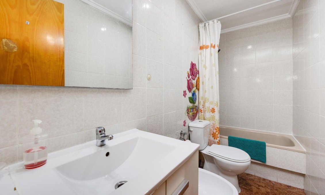 Segunda mano - Apartamento -
Torrevieja - Centro