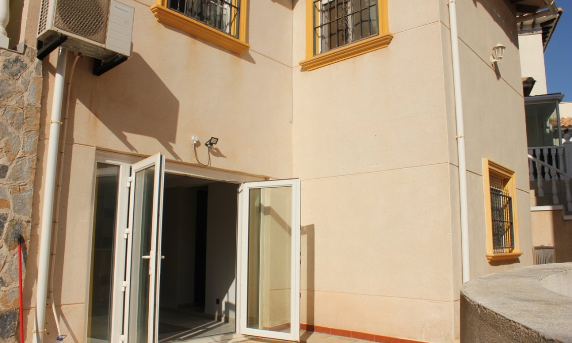 Segunda mano - Villa -
La Zenia - Costa Blanca