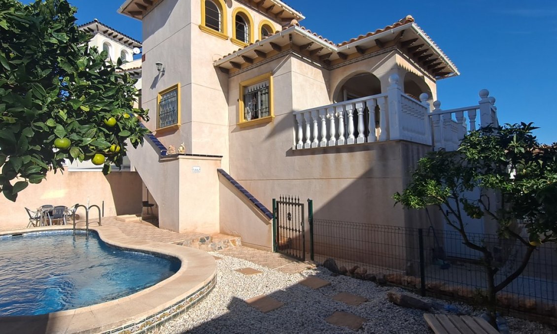 Segunda mano - Villa -
La Zenia - Costa Blanca