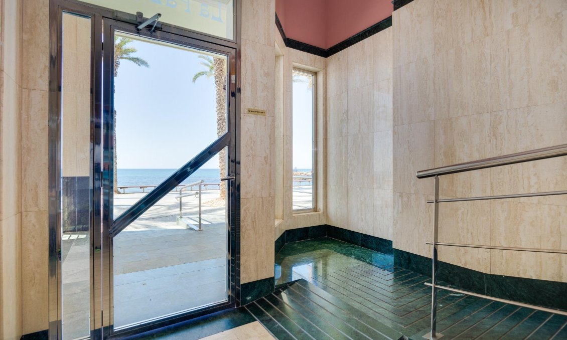Wiederverkauf - Wohnung -
Torrevieja - Paseo Maritimo