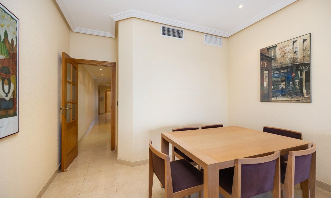 Wiederverkauf - Wohnung -
Torrevieja - Paseo Maritimo