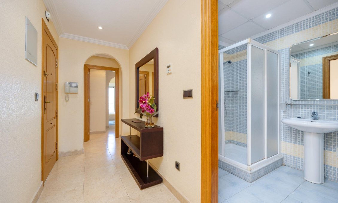Wiederverkauf - Wohnung -
Torrevieja - Paseo Maritimo