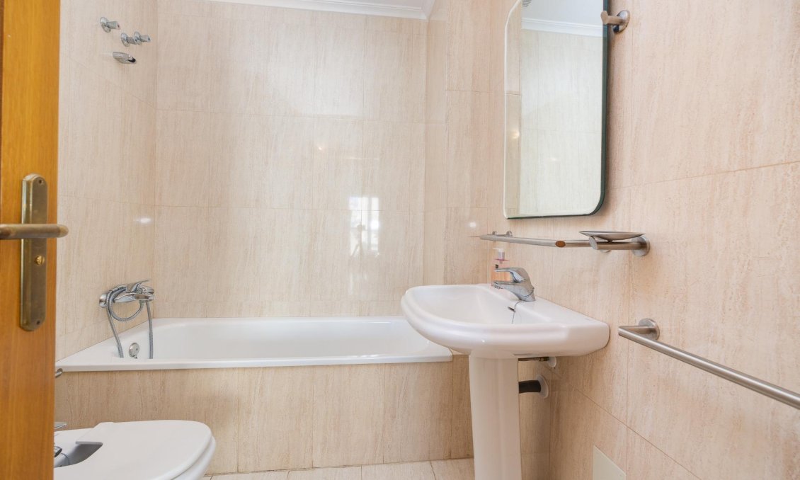 Wiederverkauf - Wohnung -
Torrevieja - Paseo Maritimo