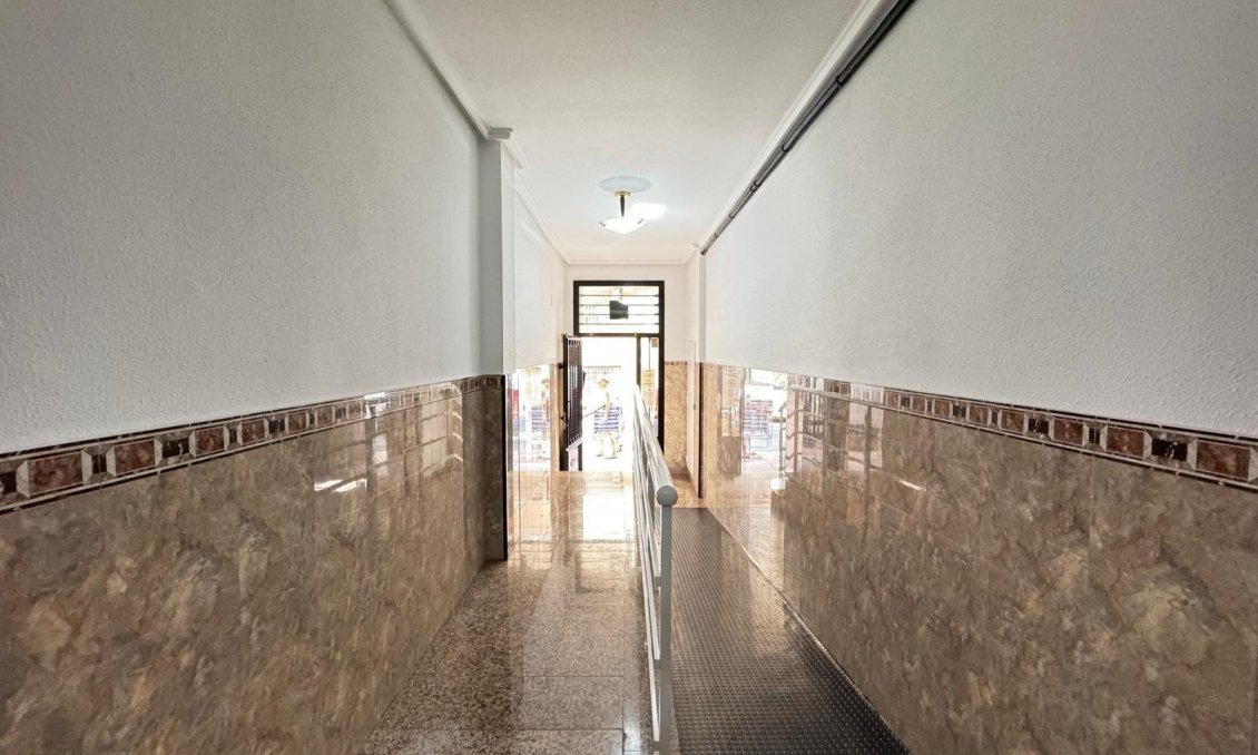 Wiederverkauf - Wohnung -
Torrevieja - Playa de los Locos