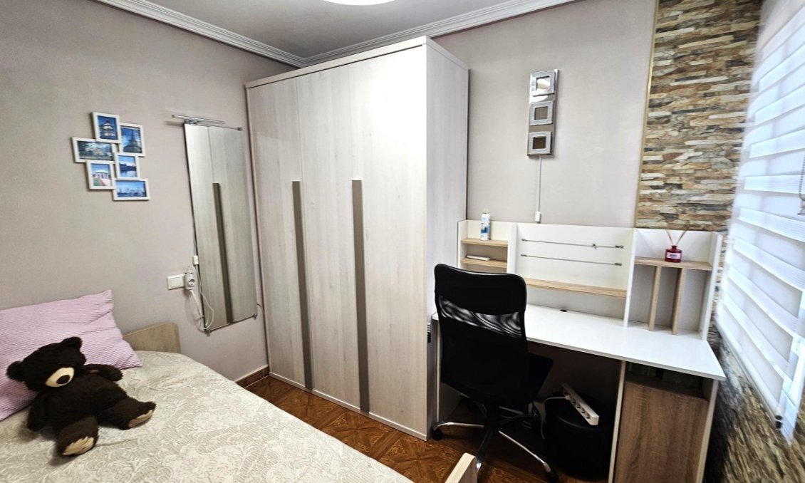 Segunda mano - Apartamento -
Torrevieja - Centro