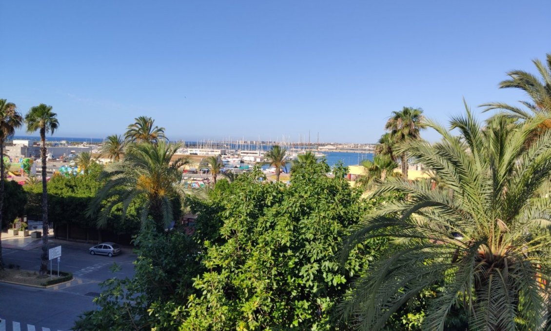 Segunda mano - Apartamento -
Torrevieja - Puerto