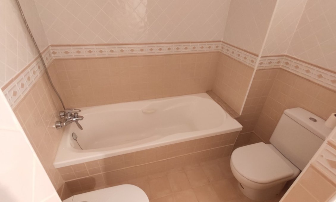 Segunda mano - Apartamento -
Torrevieja - Puerto