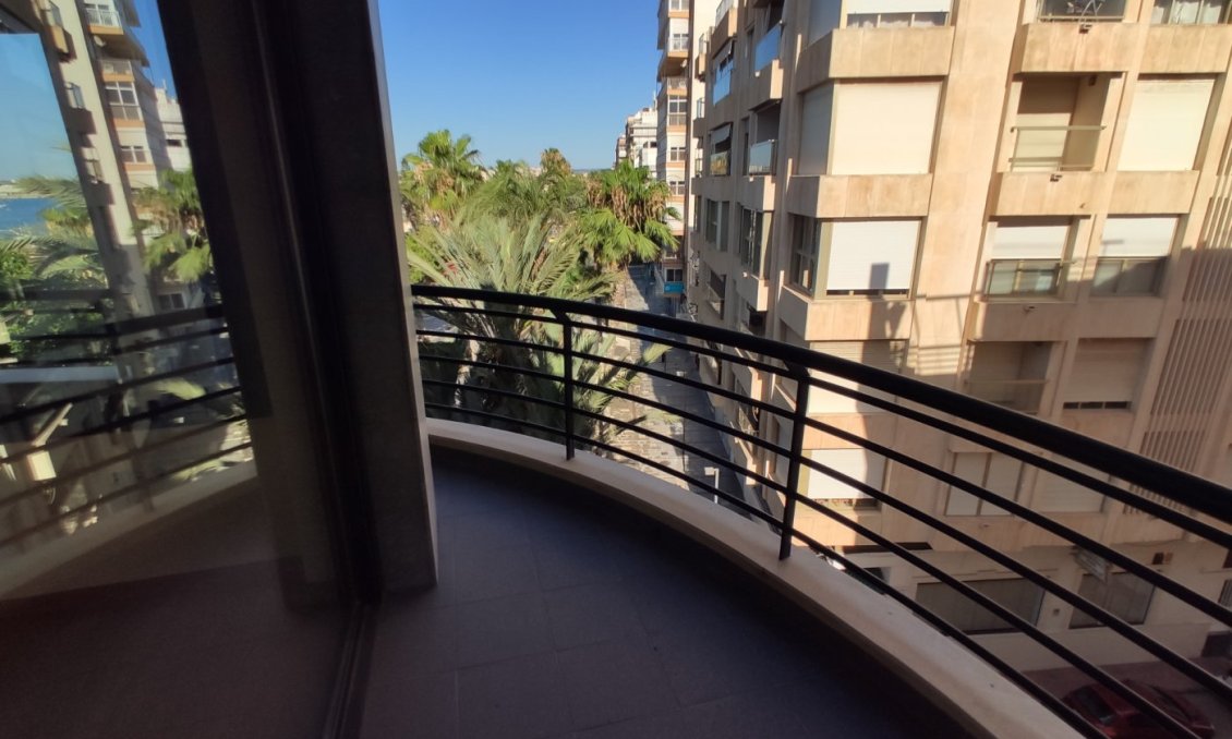 Segunda mano - Apartamento -
Torrevieja - Puerto