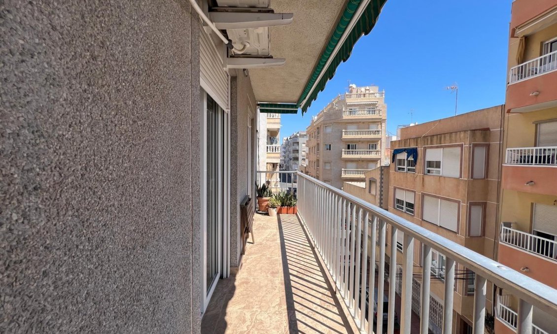 Segunda mano - Apartamento -
Torrevieja - Estacion De Autobuses