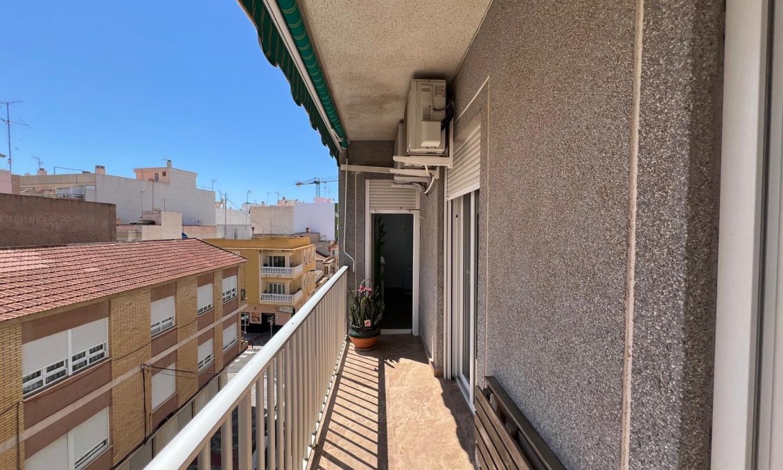 Segunda mano - Apartamento -
Torrevieja - Estacion De Autobuses