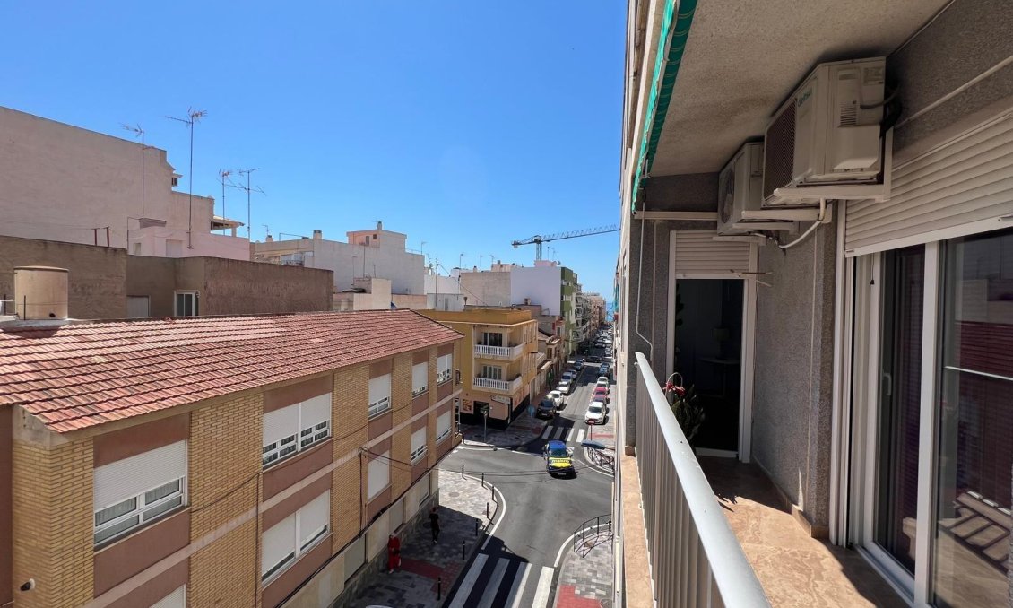 Segunda mano - Apartamento -
Torrevieja - Estacion De Autobuses
