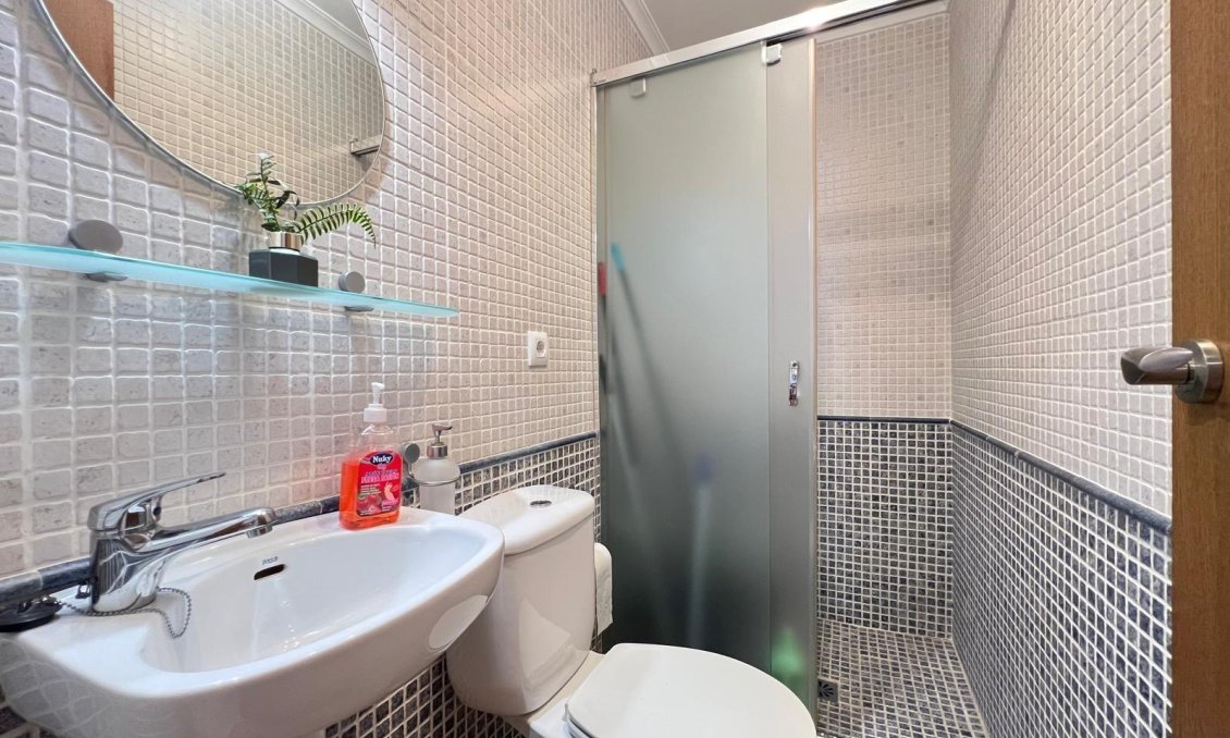 Segunda mano - Apartamento -
Torrevieja - Estacion De Autobuses