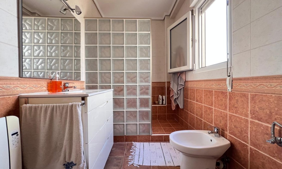 Segunda mano - Apartamento -
Torrevieja - Estacion De Autobuses