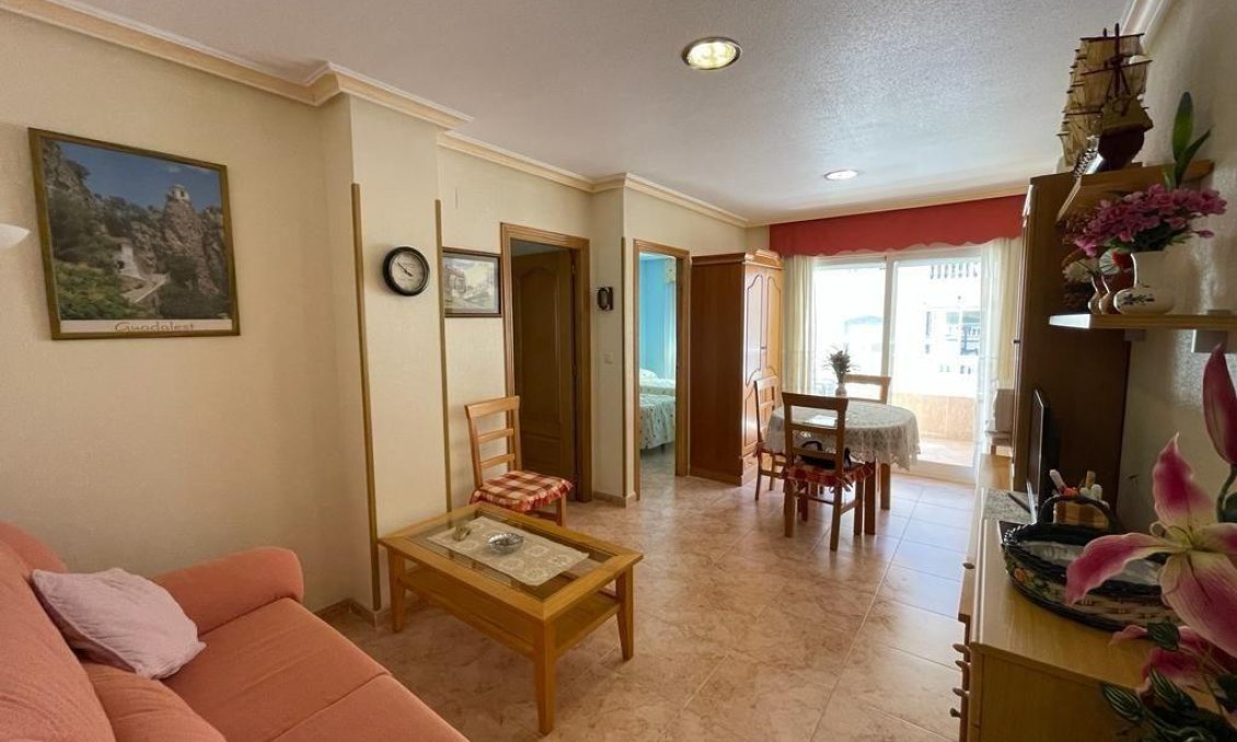 Segunda mano - Apartamento -
Torrevieja - Estacion De Autobuses