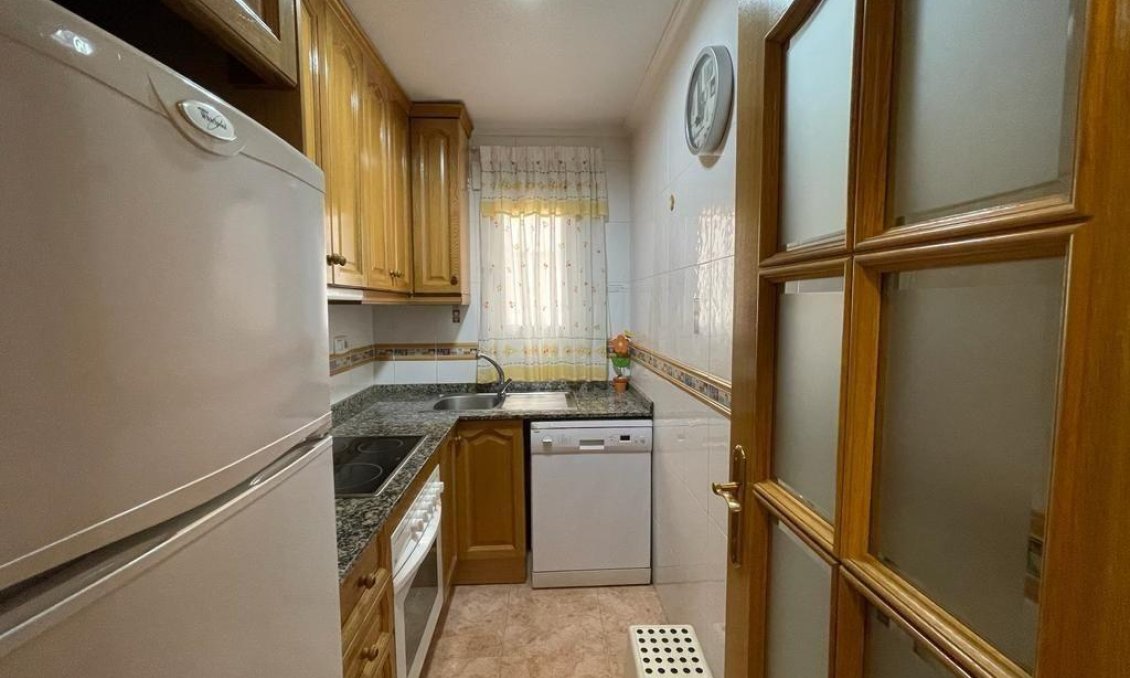 Segunda mano - Apartamento -
Torrevieja - Estacion De Autobuses