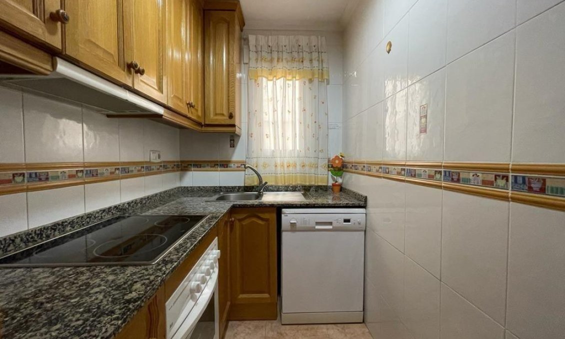 Segunda mano - Apartamento -
Torrevieja - Estacion De Autobuses