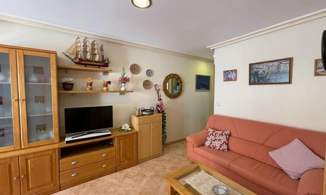 Segunda mano - Apartamento -
Torrevieja - Estacion De Autobuses