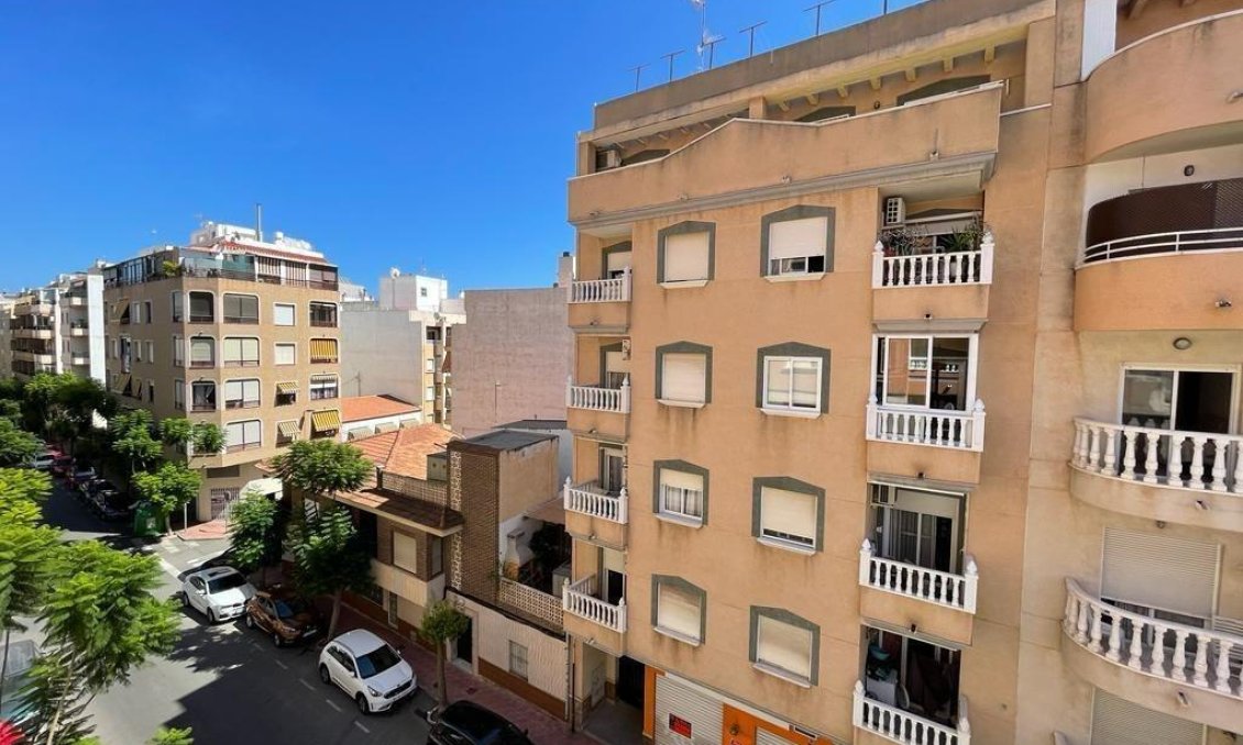 Segunda mano - Apartamento -
Torrevieja - Estacion De Autobuses