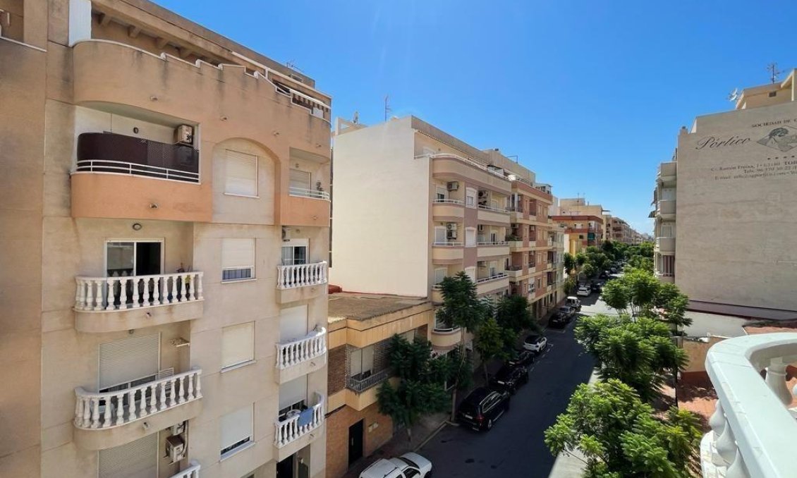 Segunda mano - Apartamento -
Torrevieja - Estacion De Autobuses