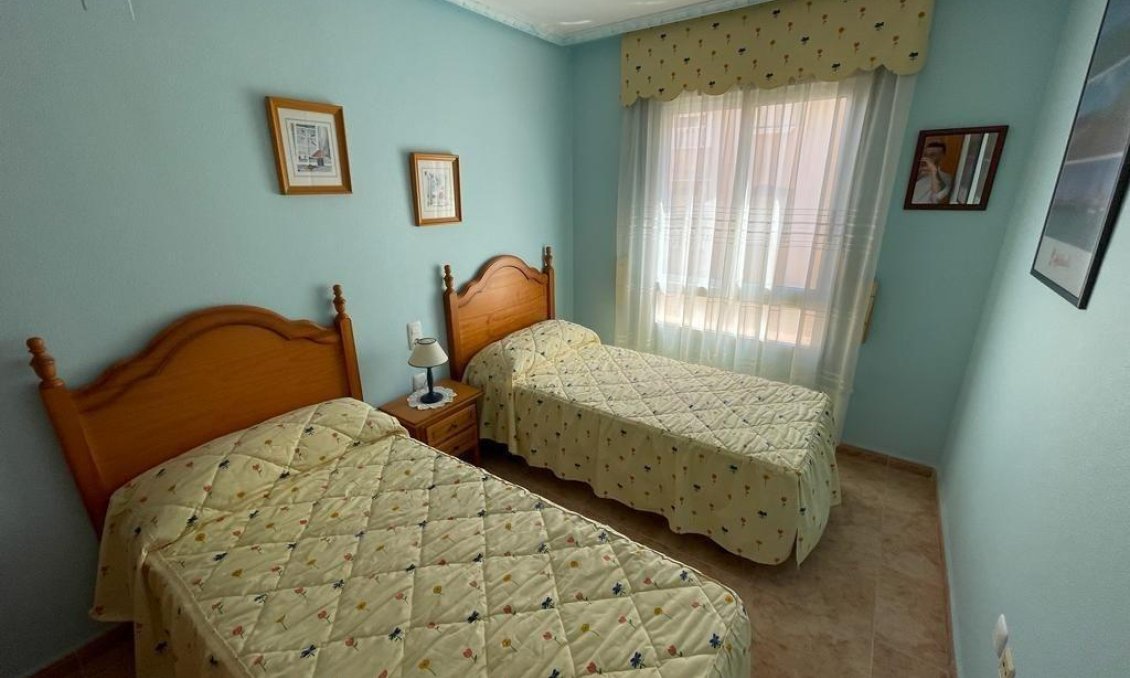 Segunda mano - Apartamento -
Torrevieja - Estacion De Autobuses