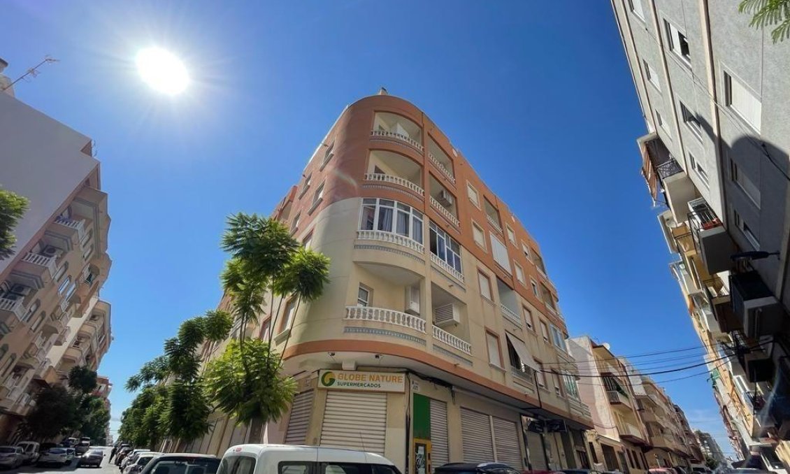 Segunda mano - Apartamento -
Torrevieja - Estacion De Autobuses