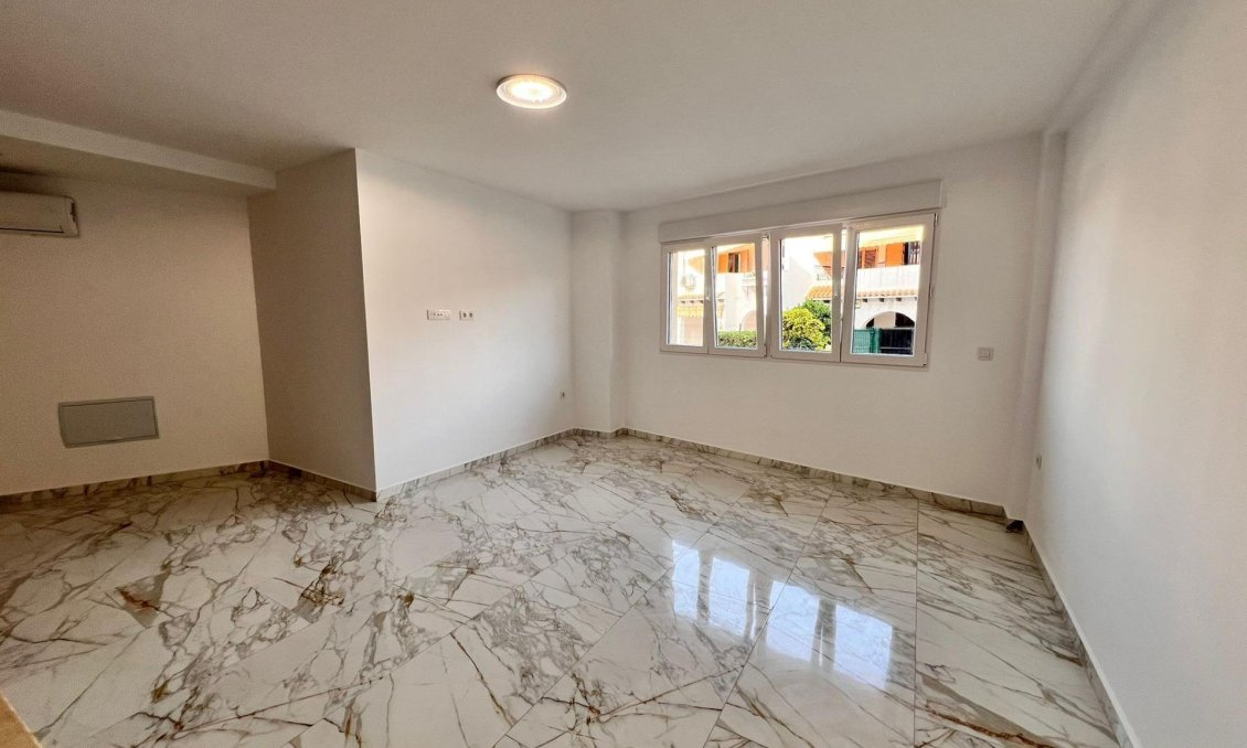 Segunda mano - Apartamento -
Torrevieja - Centro